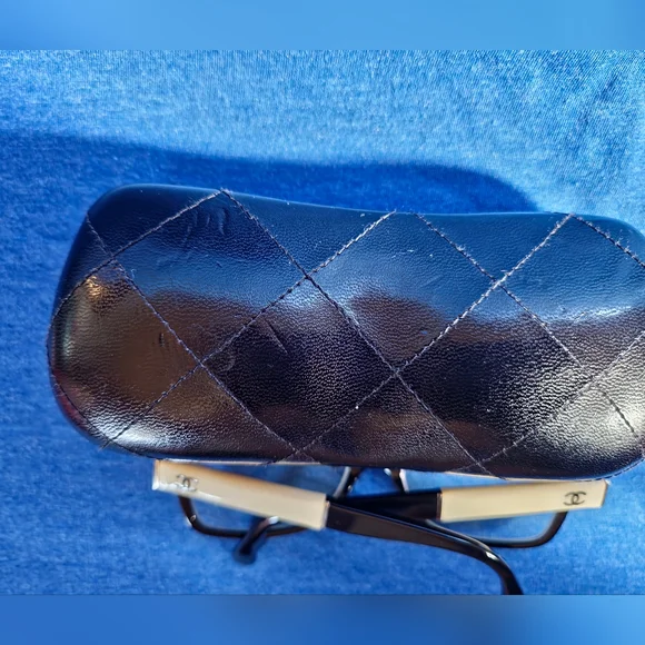 CHANEL glasses in black and cream W Quilted Lambskin Black Leather Case VINTAGE - Picture 4 of 16